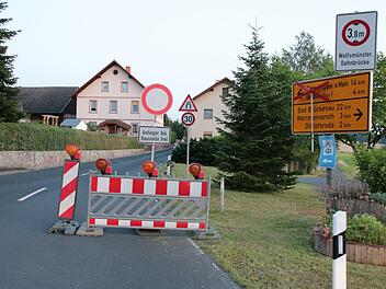 Fast sieben Wochen lang war die Staatsstraße zwischen Waizenbach und Gräfendorf gesperrt. Am 6. August wird die Vollsperrung aufgehoben, halbseitige Sperrungen gibt es aber noch zwei Wochen länger.