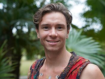 "Stranger Sins"-Darsteller Eric Osterlund hat sich bei einem Reitunfall einen Wirbelbruch zugezogen. Seitdem ist er querschnittsgel&auml;hmt.