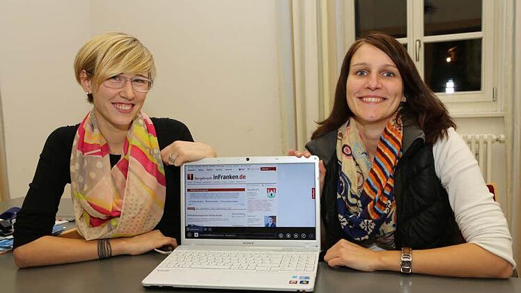 Katrin Dietsch und Johanna Dittrich sind nicht nur in der Burgebracher Faschingsgesellschaft, sondern auch im Ortskulturring aktiv. Sie verwenden bereits die neue Internetplattform gemeinde.infranken.de  Foto: Barbara Herbst