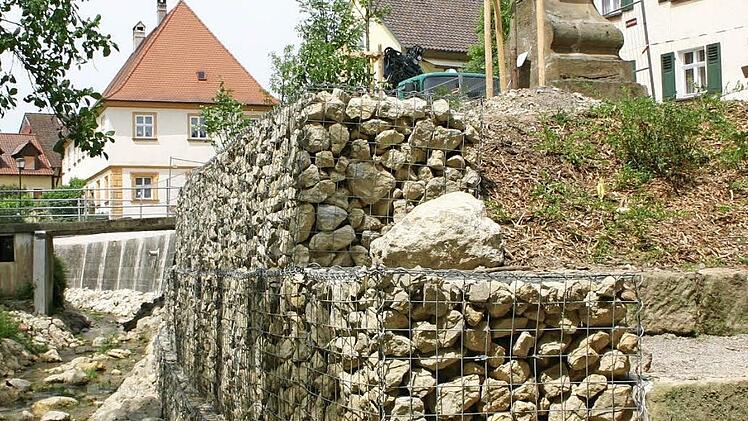 Döringstadt wurde mit einer Silbermedaille im Landeswettbewerb ausgezeichnet, die nun von Landwirtschaftsminister Brunner überreicht wurde. Archivbild: Matthias Einwag