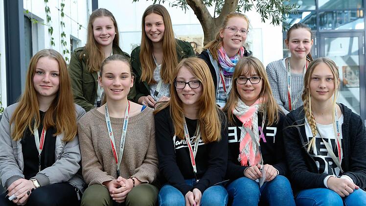 Neun Mädchen zwischen 13 und 15 Jahren besuchten am Girls' Day die Mediengruppe Oberfranken in der Bamberger Gutenbergstraße und bekamen Einblicke in die Arbeit von Redaktion und IT. Foto: Matthias Hoch