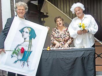 Martin Neubauer, Beate und Pieter Roux (von links) im Zeichen von "Friederike" Foto: p