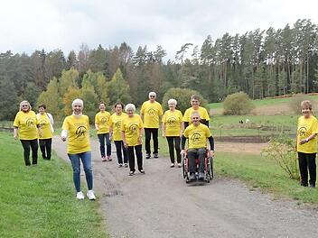 Die Sportgruppe des Vereins Gemeinsam gegen Krebs" war Ende September bei einem Probelauf begeistert von der schönen Wanderstrecke zwischen Mitwitz und Bächlein und lädt gerne Interessierte zur Waldwanderung ein.  Foto: K.- H. Hofmann