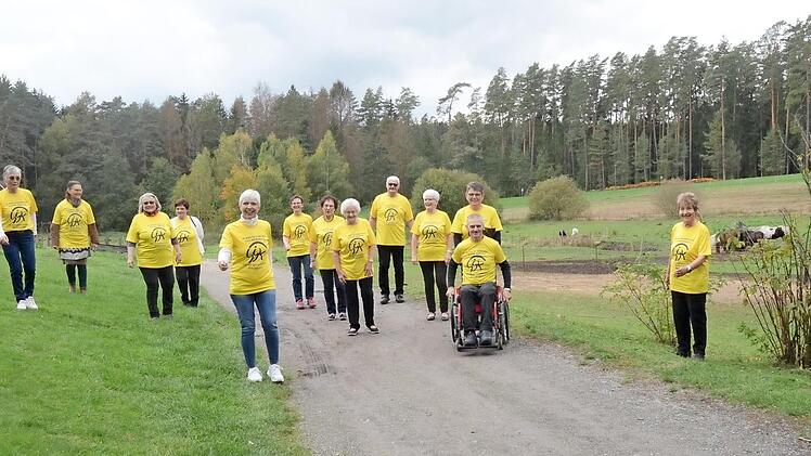 Die Sportgruppe des Vereins Gemeinsam gegen Krebs" war Ende September bei einem Probelauf begeistert von der schönen Wanderstrecke zwischen Mitwitz und Bächlein und lädt gerne Interessierte zur Waldwanderung ein.  Foto: K.- H. Hofmann