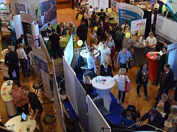So ein Andrang herrschte 2019 vor der Corona-Pandemie bei der Jobmesse im Max-Littmann-Saal. Foto: Lydia Molea