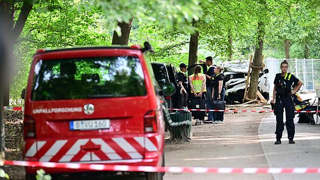 Auto rast in Menschenmenge - CSD in Berlin abgebrochen