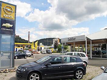Dunkle Wolken über dem Autohaus Seidler - ein Bild mit Symbolcharakter, denn Geschäftsführer Matthias Seidler musste vergangene Woche Insolvenzantrag für sein Unternehmen beim Amtsgericht Bayreuth stellen. Foto: Jürgen Gärtner