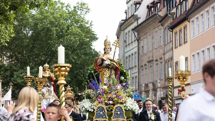Bamberg: Mehrere Tausend Gl&auml;ubige zu Fronleichnamsprozession erwartet - Aufstellung, Weg, Gottesdienst