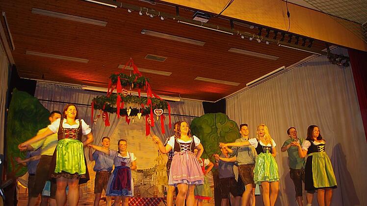 Das "Herzstück der Lufos" präsentierte einen bunten Reigen oberbayerischer Tradition mit Musik und Tanz. Foto: Heike Schülein