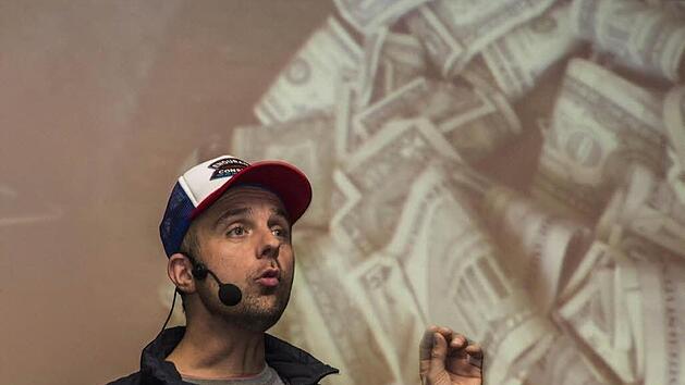 Michael Wigge reiste ohne Geld, aber mit allerlei verrückten Ideen um die Welt. Foto: René Ruprecht