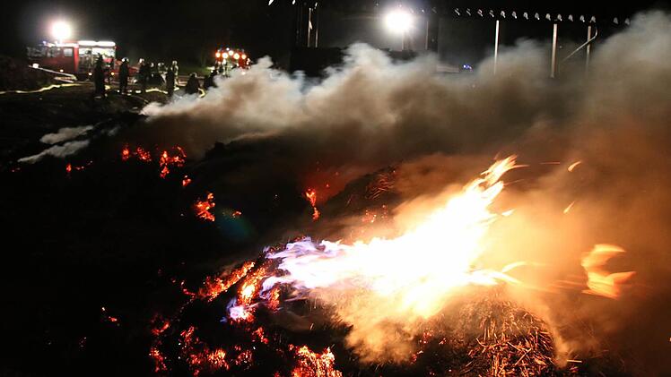 Eindrücke vom Brand in Haard in der Nacht auf Sonntag. Foto: Ralf Ruppert