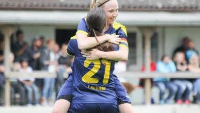 SV Frensdorf (-18): Seit vielen Jahren sind die Frensdorferinnen das sportliche Aush&auml;ngeschild des Spielkreises Bamberg im Frauenfu&szlig;ball. Die vierte Saison in Folge in der Landesliga Nord scheint f&uuml;r den SVF die sportlich erfolgreichste zu werden. Zur Winterpause steht die Mannschaft von Trainer Hubert mit nur zwei Punkten R&uuml;ckstand auf Spitzenreiter TSV Theuern auf Rang 3.