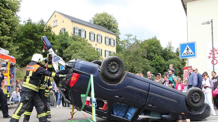 Die Freiwillige Feuerwehr zeigte eine spektakuläre Übung. Foto: Ulrike Müller