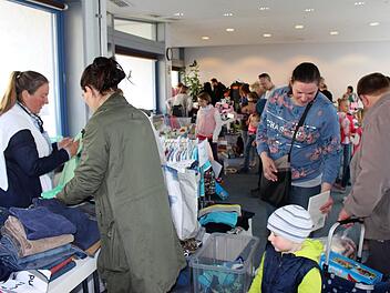 Der letzte Frühjahrsbasar in der Georgi-Kurhalle war gut besucht. Julia Raab