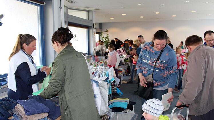 Der letzte Frühjahrsbasar in der Georgi-Kurhalle war gut besucht. Julia Raab