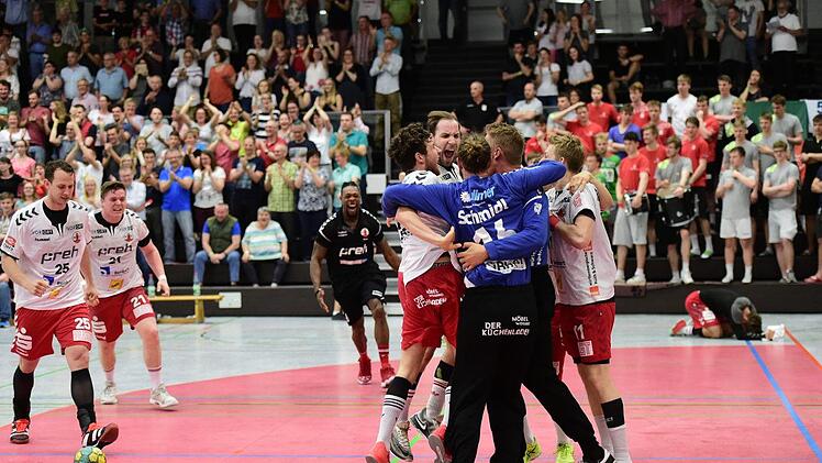 So jubeln Sieger: Der HSC feiert ausgelassen nach dem Schlusspfiff.  Anand Anders