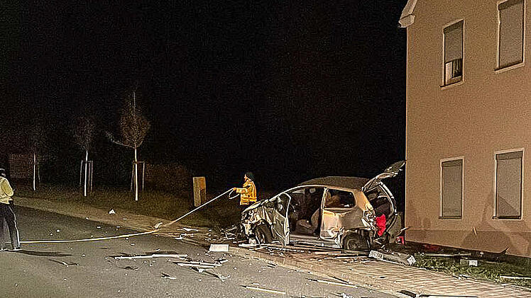 Bischberg: Alkohol und &uuml;berh&ouml;hte Geschwindigkeit: 21-J&auml;hriger zerst&ouml;rt Hofeinfahrt