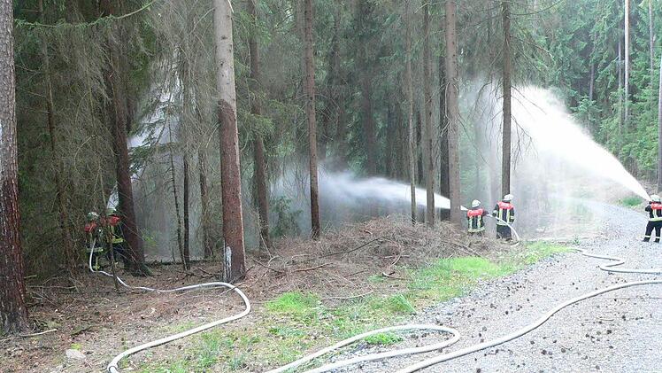Vom Amtsgericht wurde ein Mann verurteilt, der im Grenzbereich der Landkreise Kulmbach und Bayreuth drei Brände gelegt hatte.  Symbolfoto: Archiv