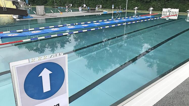 Klare Regelungen gibt es für die Schwimmer. In Einbahnstraßen-Manier und Uhrzeigerrichtung wird geschwommen.