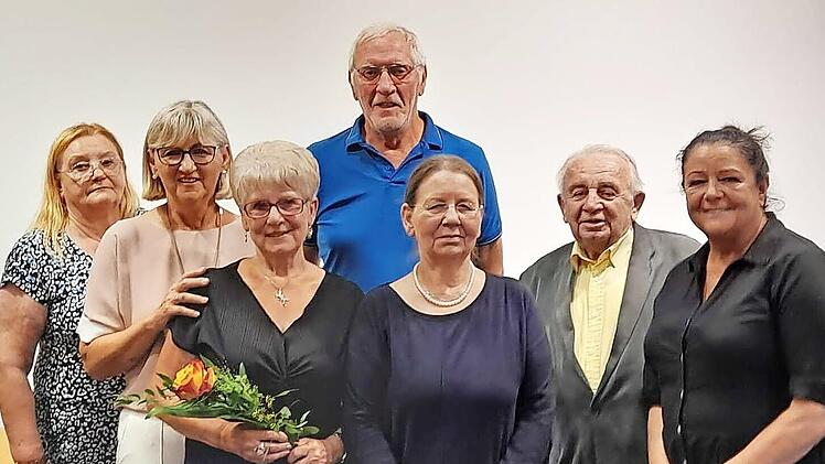 Die neue Vorstandsmannschaft des Vereins „Gemeinsam gegen Krebs“; unser Bild zeigt (von links) Michaela Löffler, Gisela Fehn, Hilde Preinl, Günter Landgrafe, Edeltraud Greif, Heinz Hausmann und Martina Stauch.