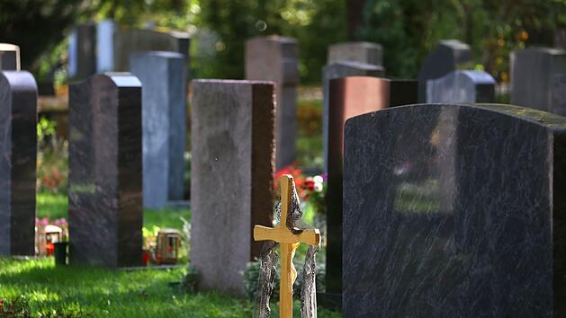 Seltsame Funde auf Friedhof Marktredwitz