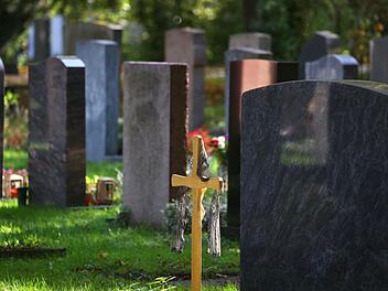 Seltsame Funde auf Friedhof Marktredwitz