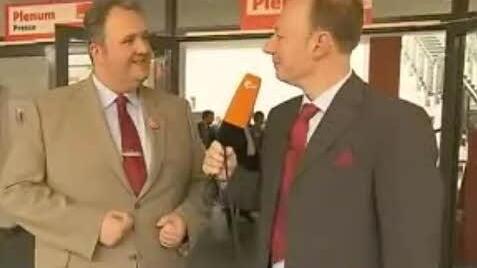 Von Satiriker Martin Sonneborn wurde Dressel mehrfach aufs Korn genommen, erstmals beim Bundesparteitag der SPD 2009.