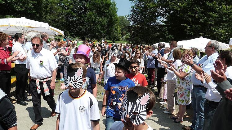 Die Mainleuser Schule feierte am Samstag ein wunderschönes Wiesenfest. Foto: Werner Reißaus