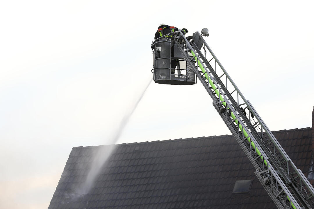 Hocher Schaden bei Brand in zwei Doppelhaushälften in Roth