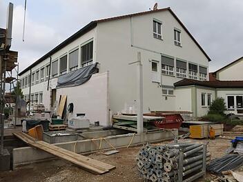 Erweiterung der Grundschule um einen Kinderhort: Die dafür bereits 2017 genehmigten Mittel werden erst heuer verbaut. Foto: Barbara Herbst