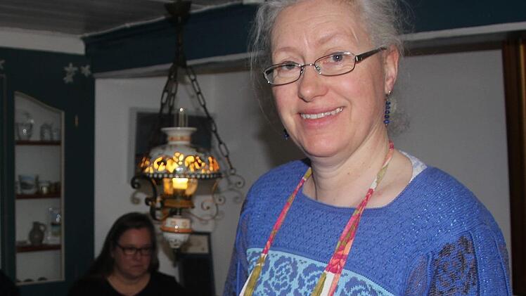 Karen Tiemann, die Wirtin vom "Blauen Pesel" auf Hallig Hooge,  hat das kleine Café nebst Pension so liebevoll eingerichtet, dass die Gäste reihenweise dem nordfriesischen Charme erliegen.Diana Fuchs