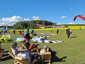 Das Treffen der Gleitschirmpiloten fand in Siegritz statt.