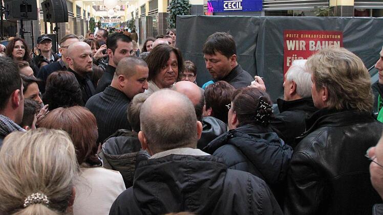 Dicht umlagert nach dem Auftritt. Foto: Jürgen Gärtner