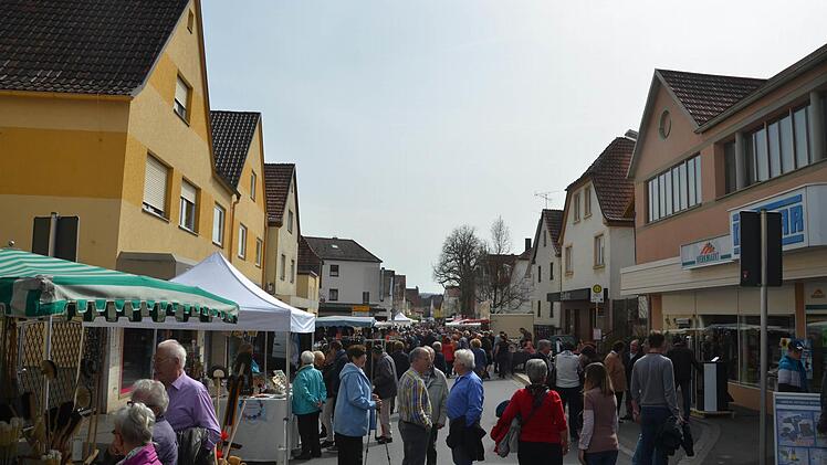 Fr&uuml;hlingsmarkt in Ma&szlig;bach  Foto: Kilian Trabert