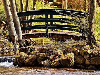 Bad Kissingen: Fu&szlig;g&auml;ngerbr&uuml;cken &uuml;ber N&uuml;dlinger Bach werden erneuert - so lange dauert die Ma&szlig;nahme