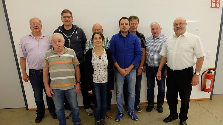 Fast keine Veränderungen gab es im Vorstand der Eigenheimer (hinten, von links):  Werner Wenzel, Daniel Bauernschubert, Hugo Braun, Achim Reuß, Siegfried Geier, Heinz Amling sowie (vorne, von links) Berthold Röß, Anja Lesin-Schmitt und Dominik Schmitt.  Es fehlt John Hotaling. Foto: Philipp Bauernschubert