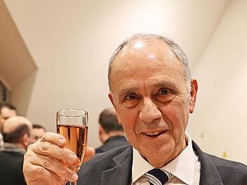 Mit Sekt rosé stieß der Marktleugaster Bürgermeister Franz Uome (CSU) auf das neue Jahr an.