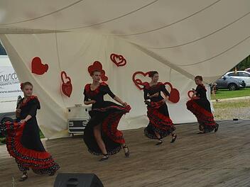 Zur heißen Sonne über der Seebühne passten die heißen spanischen Rhythmen der Ballettschule Hufnagl. Fotos: Karl-Heinz Hofmann
