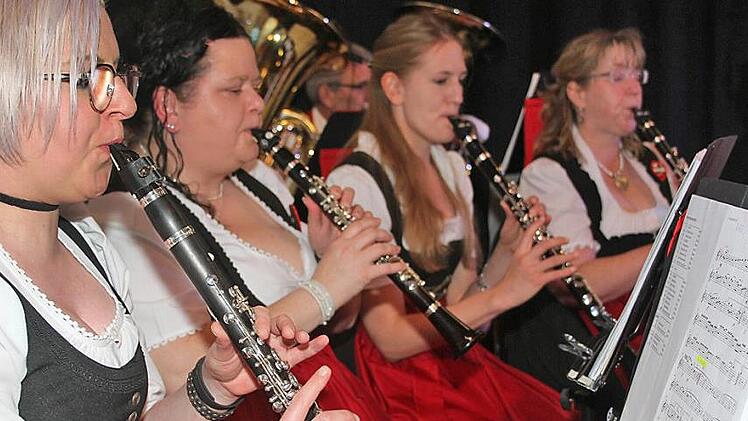Trutzige M&auml;rsche und b&ouml;hmische Polkas im Stile von Ernst Mosch bestimmten das Fr&uuml;hlingskonzert der Kasendorfer Musikanten. Fotos: Sonny Adam
