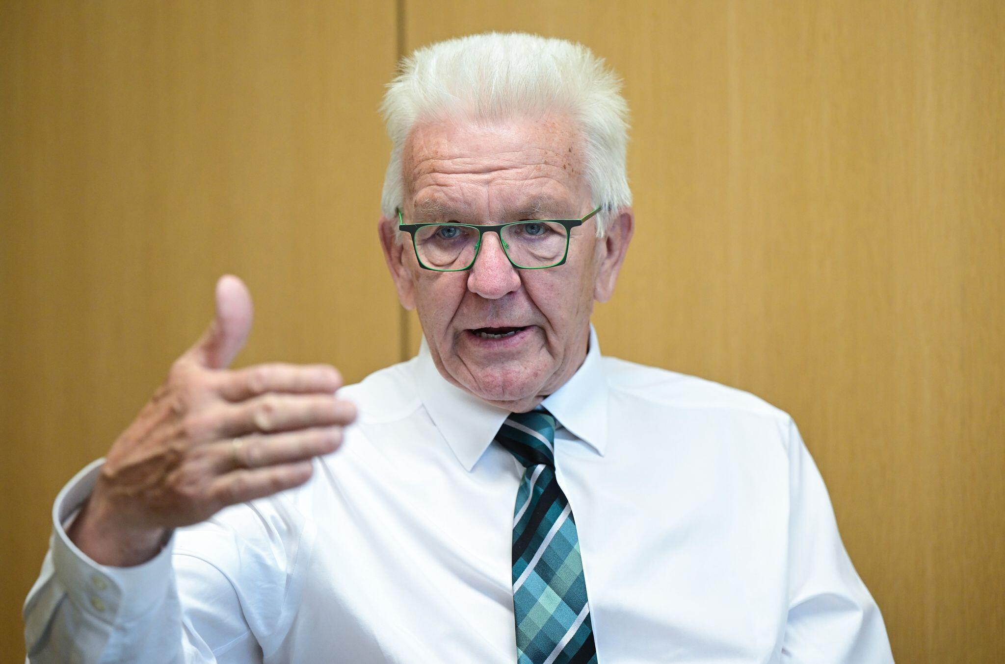 Kretschmann kritisiert geplante Kürzung des Elterngelds