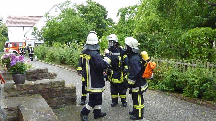 Die Feuerwehr veranstaltet auch Übungen der kompletten Wehr, Übungen mit Atemschutz und zur Technischen Hilfeleistung.