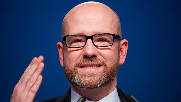 Peter Tauber hat mit seinem Tweet f&uuml;r viel Aufregung im Netz gesorgt. Foto: Michael Kappeler/ dpa.