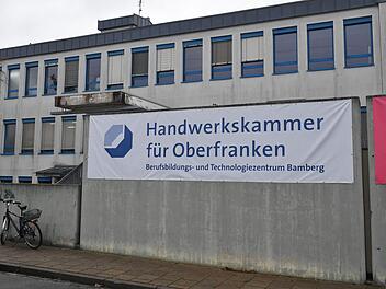Derzeit findet die überbetriebliche Ausbildung der Handwerker in der Bamberger Herztstraße statt. Das neue Ausbildungszentrum soll das Handwerk für den Nachwuchs attraktiver machen.   Foto: Ronald Rinklef