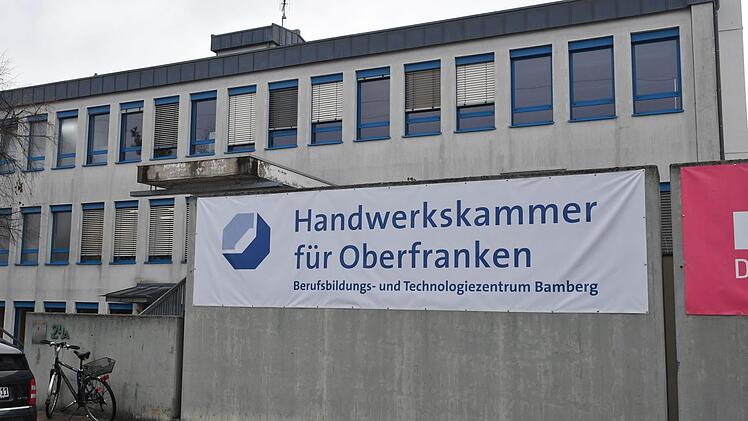 Derzeit findet die überbetriebliche Ausbildung der Handwerker in der Bamberger Herztstraße statt. Das neue Ausbildungszentrum soll das Handwerk für den Nachwuchs attraktiver machen.   Foto: Ronald Rinklef