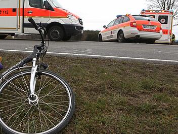 In Ebelsbach ist ein Fahrradfahrer schwer gest&uuml;rzt und lebensgef&auml;hrlich verletzt worden. Symbolfoto; News5/Herse