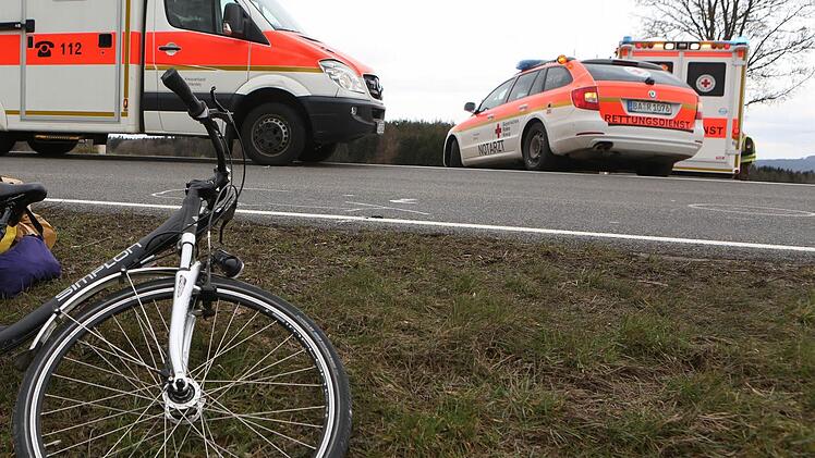 In Ebelsbach ist ein Fahrradfahrer schwer gest&uuml;rzt und lebensgef&auml;hrlich verletzt worden. Symbolfoto; News5/Herse