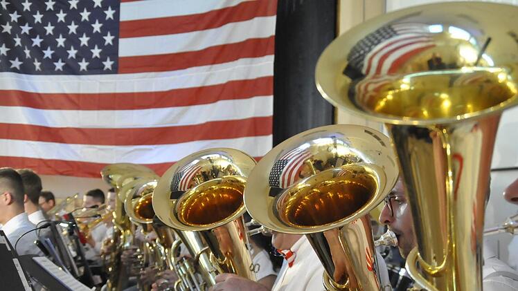 Die Trachtenkapelle des Musikvereines Schondra ist für gehobene Blasmusik bekannt. So auch bei ihrem Mottokonzert zum Thema Amerika, mit dem sie die Zuhörer überraschte.Foto: Peter Klopf