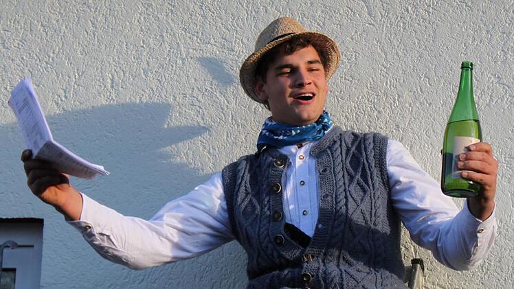 Michael Brust verkündet den Kirmes-Spruch. Fotos: Ulrike Müller