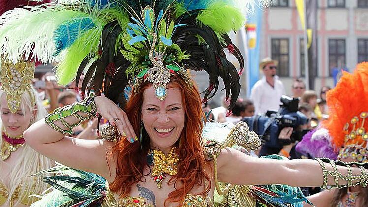 Impressionen vom Samba-Umzug 2015. Foto: Albert Höchstädter