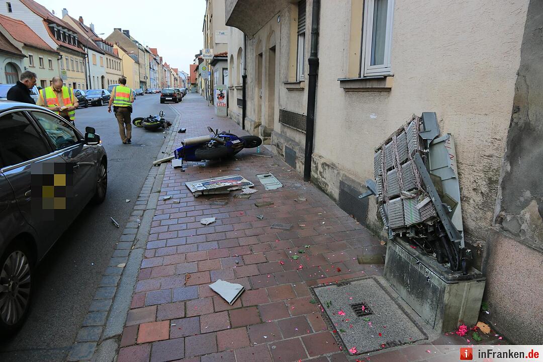 Motorradfahrschüler prallt in Bamberg gegen Stromkasten
